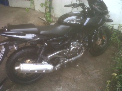 Bajaj Rouser 220 F